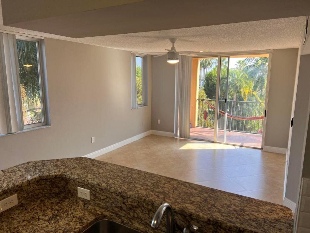 1000 Scotia Drive, Unit 302, Hypoluxo, FL 33462 Photo