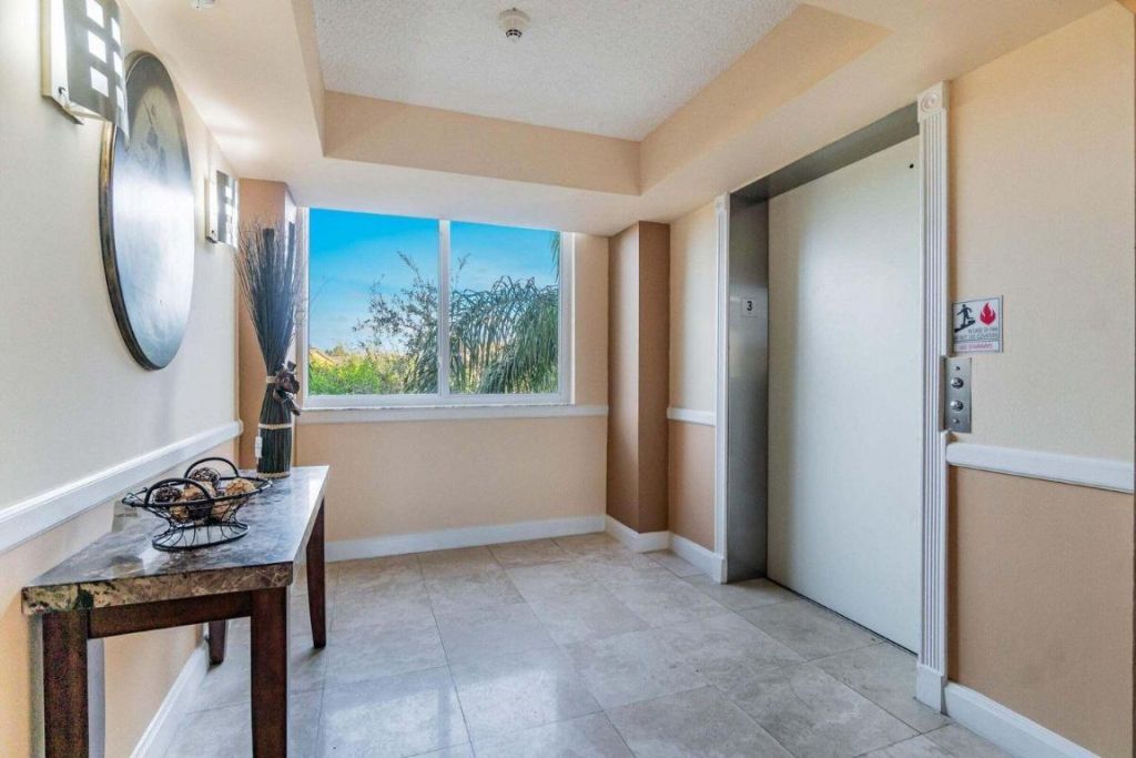 1000 Scotia Drive, Unit 302, Hypoluxo, FL 33462 Photo