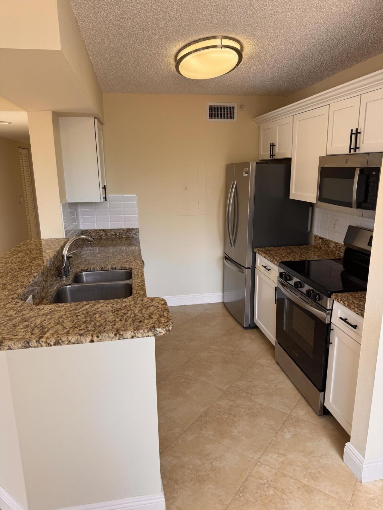 1000 Scotia Drive, Unit 302, Hypoluxo, FL 33462 Photo