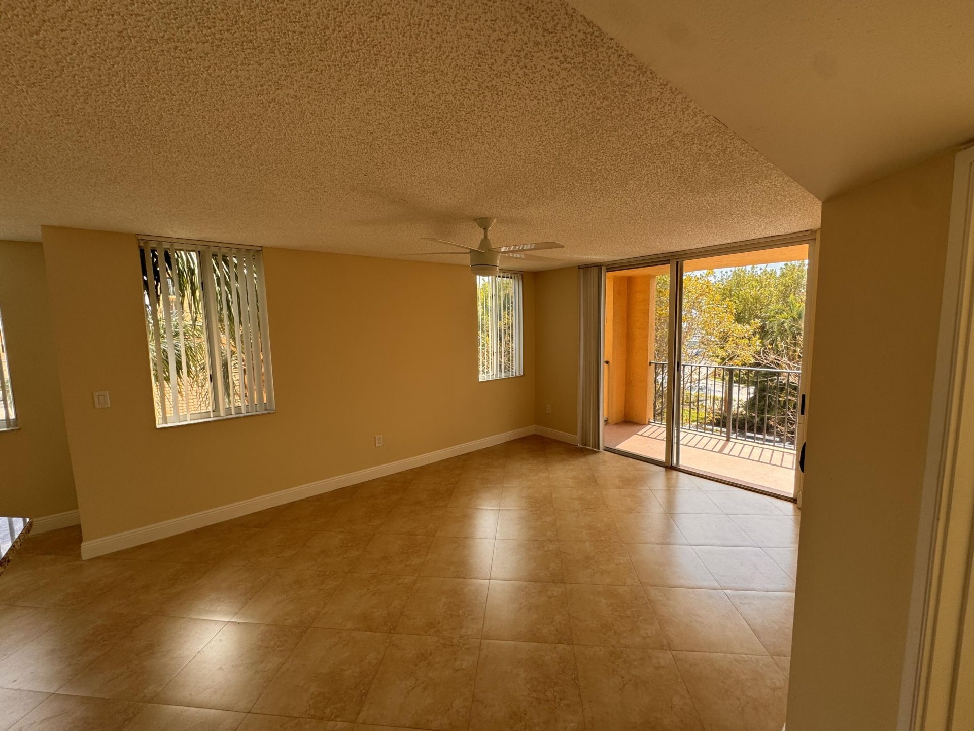 1000 Scotia Drive, Unit 302, Hypoluxo, FL 33462 Photo