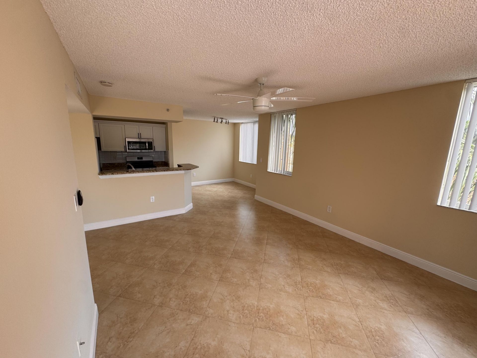 1000 Scotia Drive, Unit 302, Hypoluxo, FL 33462 Photo