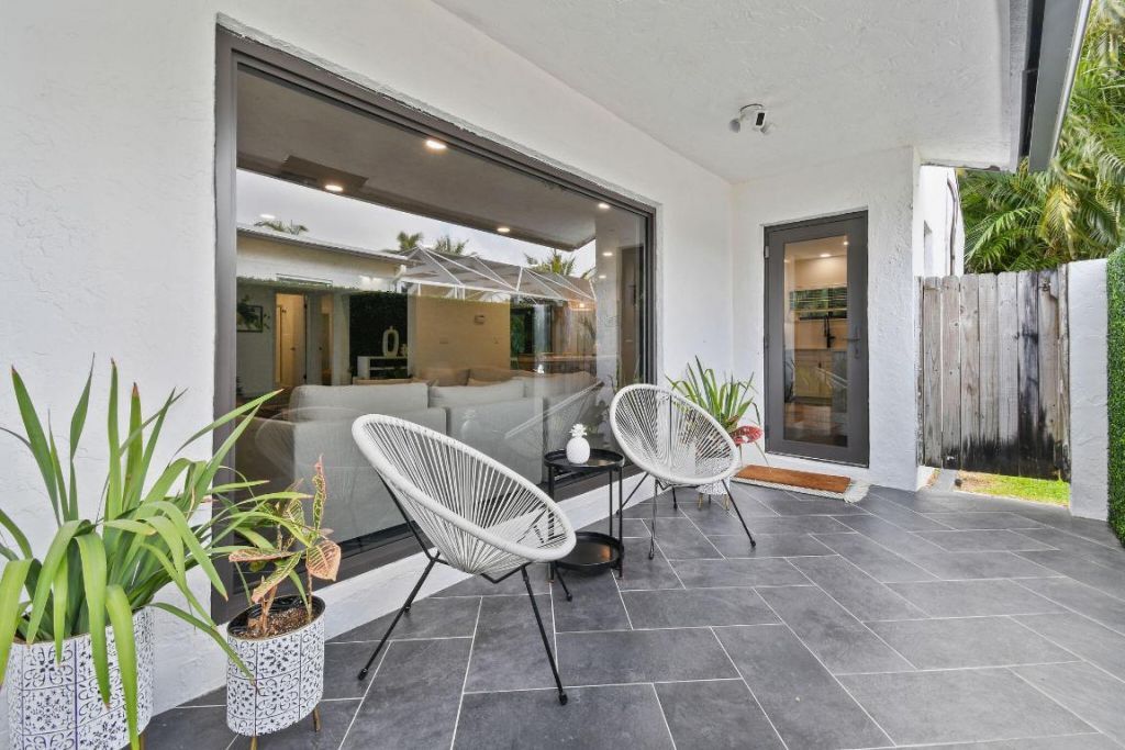 630 NE 15th Place, Boynton Beach, FL 33435 Photo