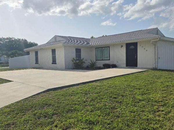 1285 SE Port St Lucie Boulevard, Port Saint Lucie, FL 34952