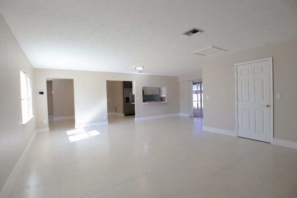 1285 SE Port St Lucie Boulevard, Port Saint Lucie, FL 34952 Photo