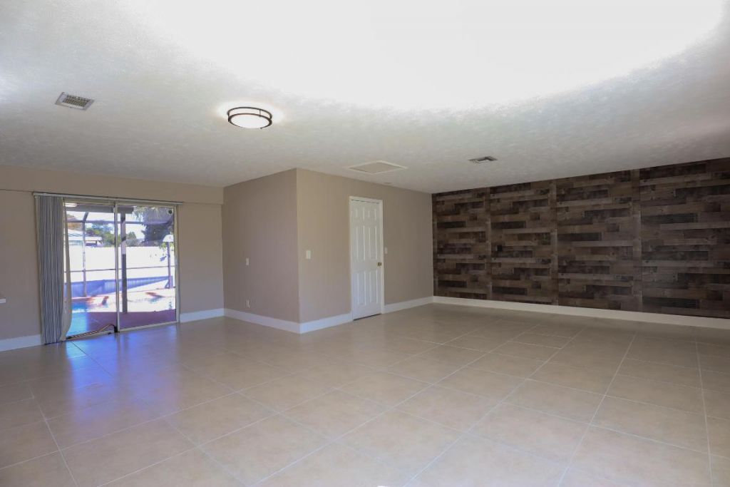 1285 SE Port St Lucie Boulevard, Port Saint Lucie, FL 34952 Photo