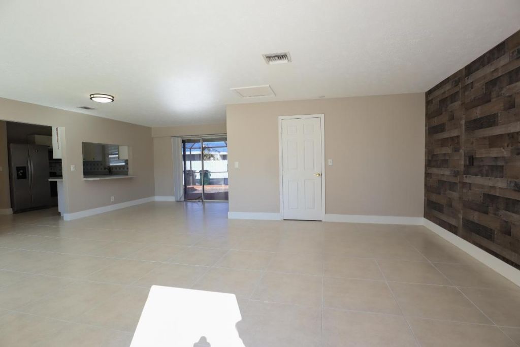 1285 SE Port St Lucie Boulevard, Port Saint Lucie, FL 34952 Photo