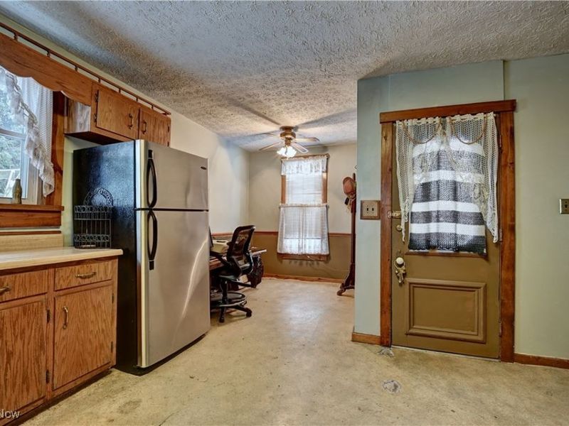 2407 Fletcher Avenue NE, Canton, OH 44705 Photo 3