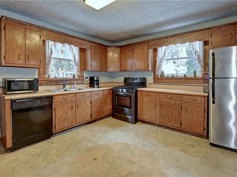 2407 Fletcher Avenue NE, Canton, OH 44705 Photo 4