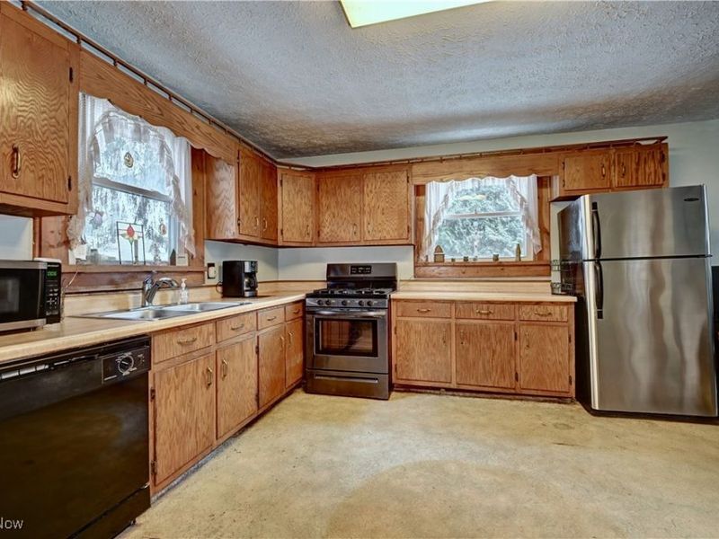 2407 Fletcher Avenue NE, Canton, OH 44705 Photo 5