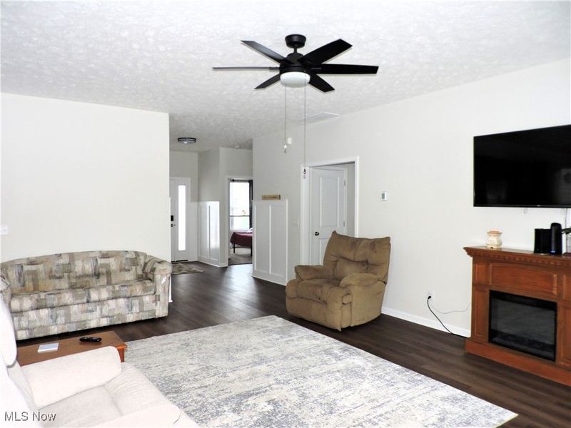 101 W Spring Drive, Elyria, OH 44035 Photo 4