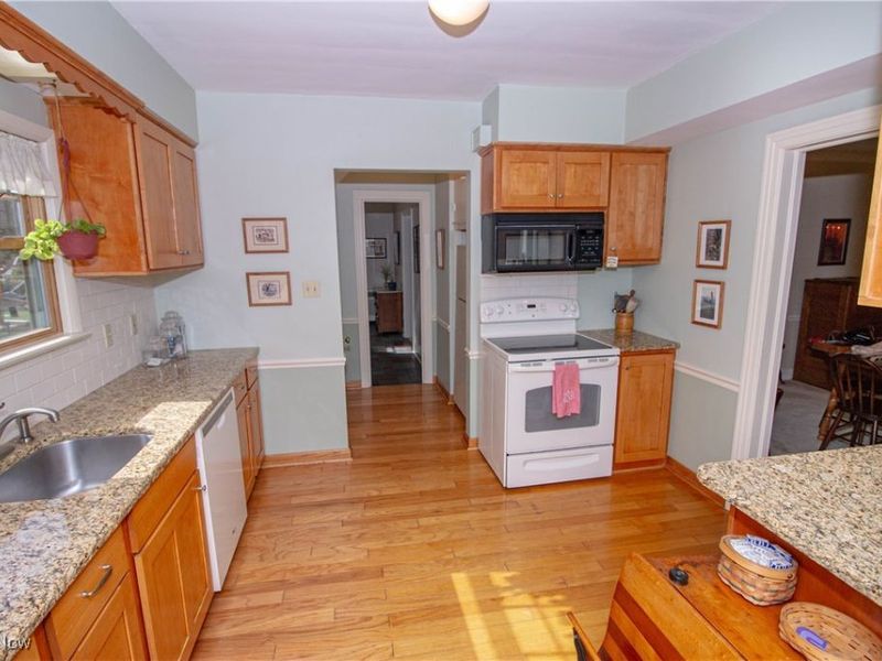 307 Kenilworth Drive, Akron, OH 44313 Photo 13