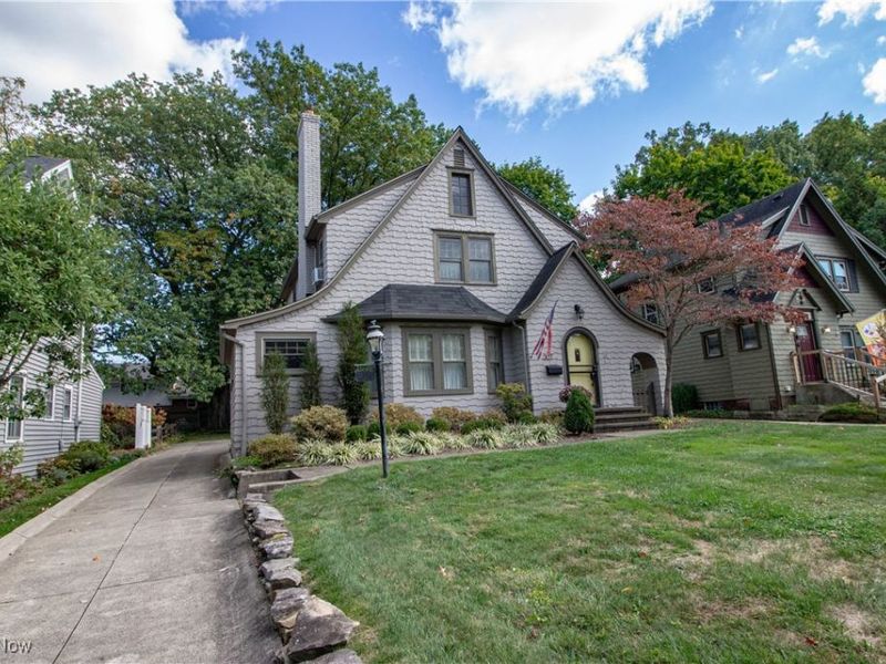 307 Kenilworth Drive, Akron, OH 44313 Photo 2