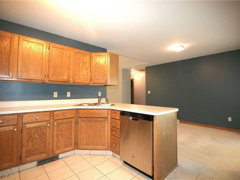 6695 Clingan Road, Unit 4, Poland, OH 44514 Photo 12