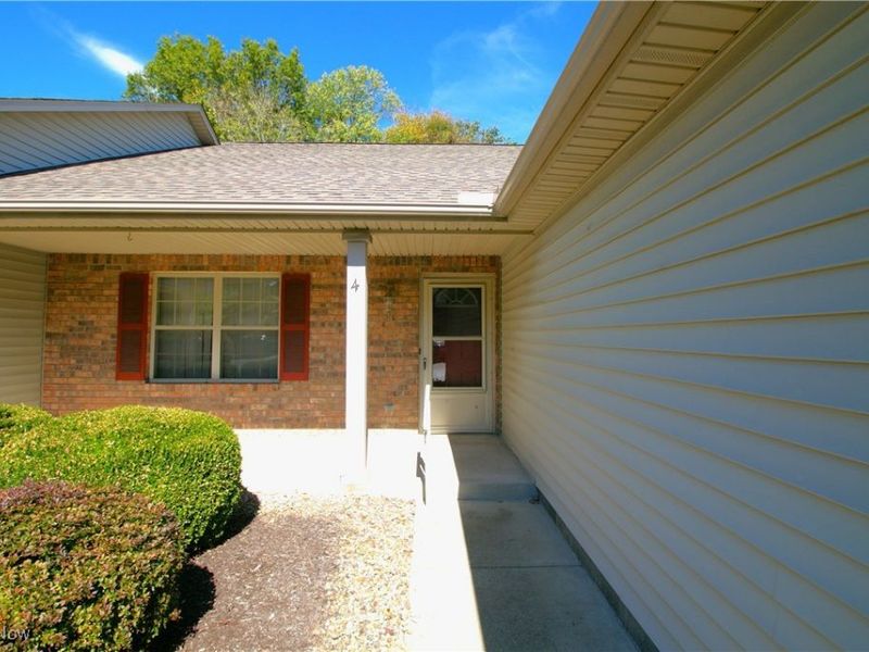 6695 Clingan Road, Unit 4, Poland, OH 44514 Photo 5