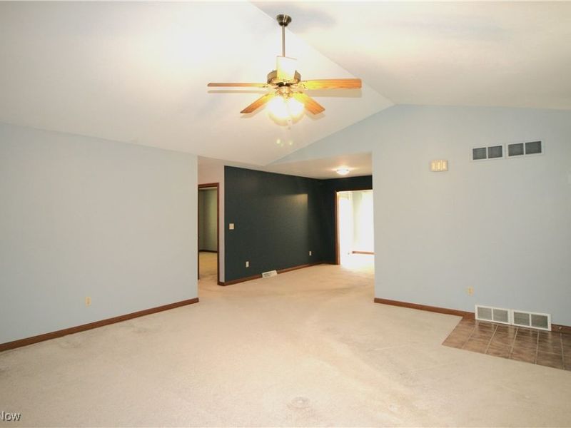 6695 Clingan Road, Unit 4, Poland, OH 44514 Photo 9