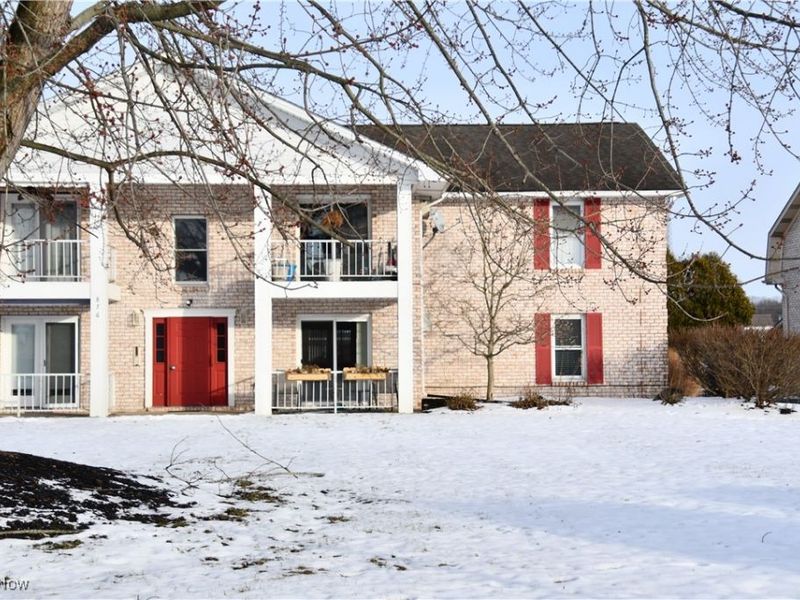 876 Pearson Circle, Unit 2, Boardman, OH 44512 Photo 1