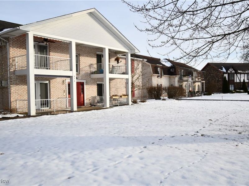 876 Pearson Circle, Unit 2, Boardman, OH 44512 Photo 2