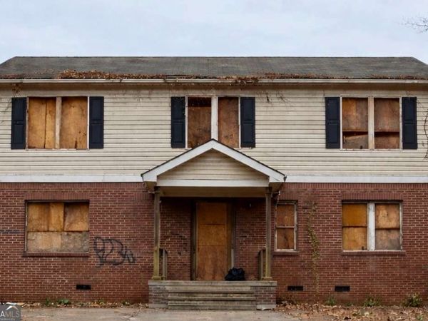 1995 Lois Place NW, Atlanta, GA 30318