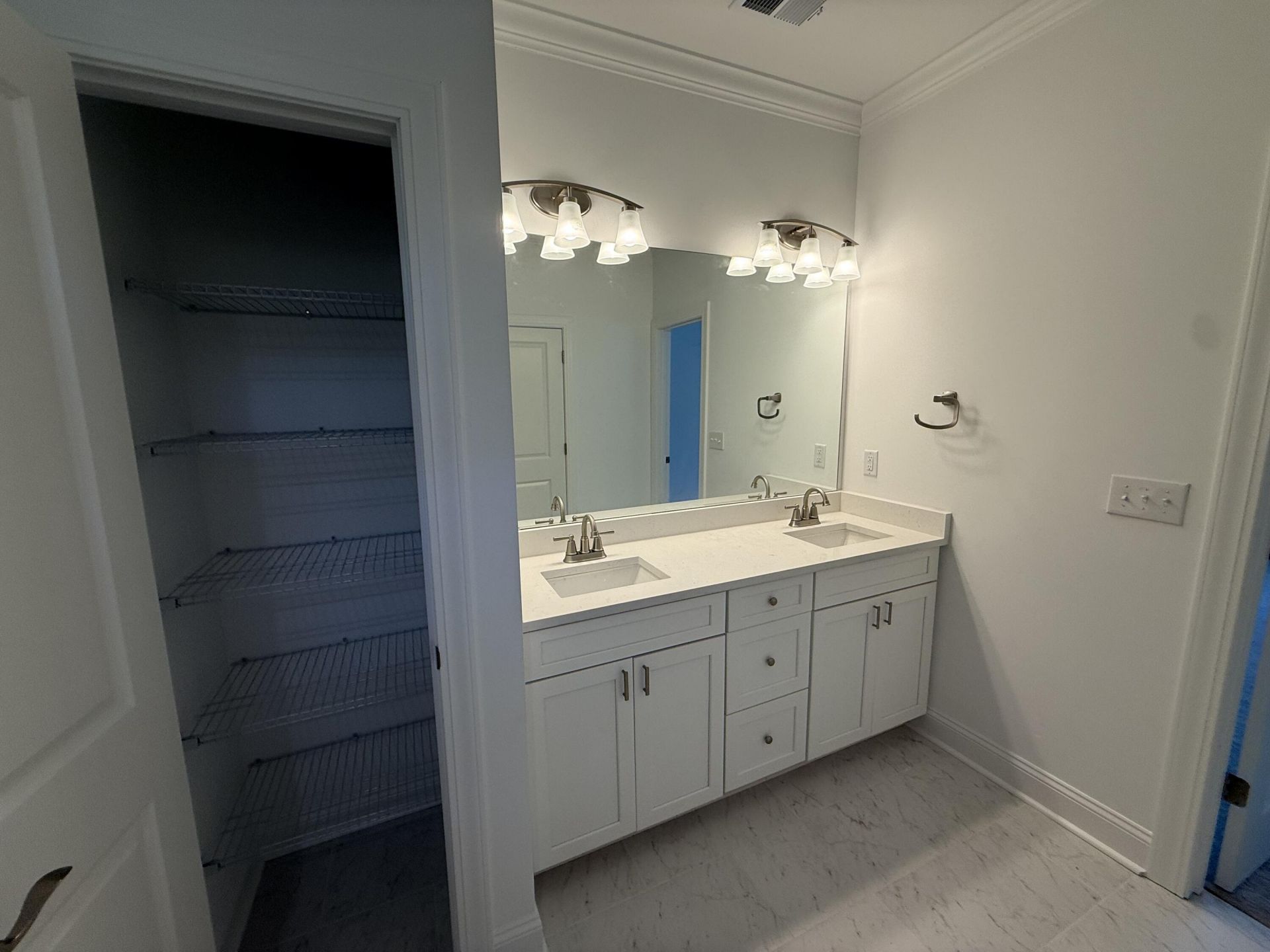 254 W Smith Street Photo 19