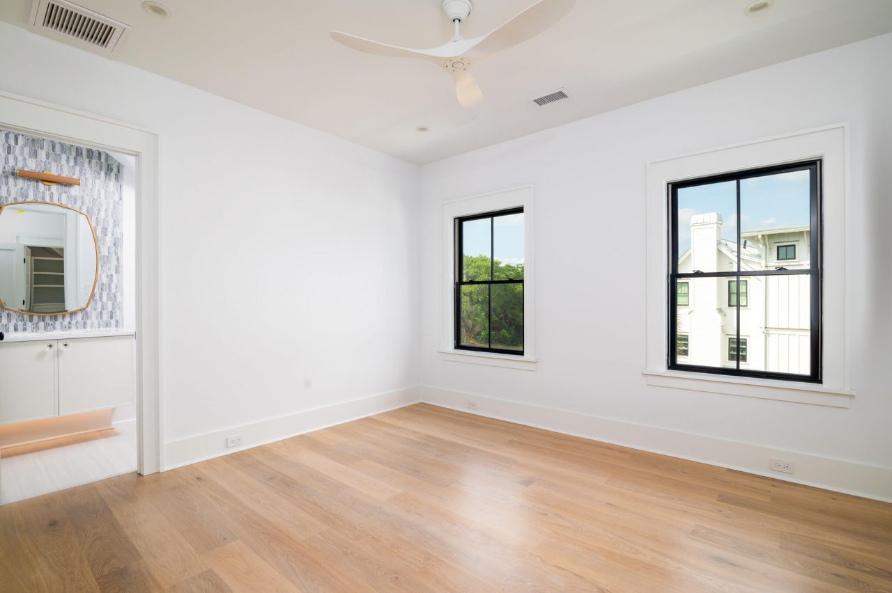 2870 Ion Avenue Photo 34