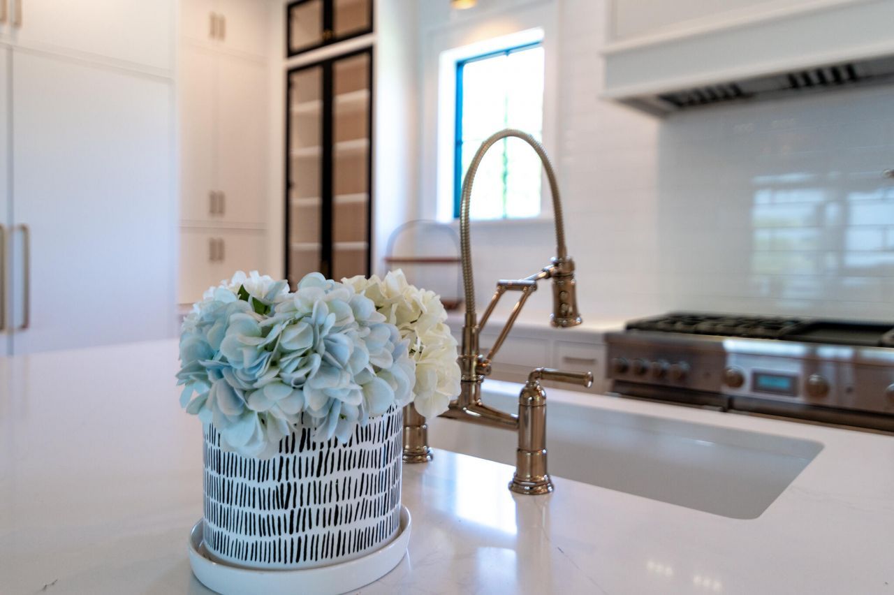 2870 Ion Avenue Photo 6