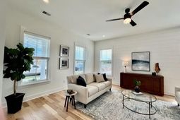 1434 Lancaster Way photo 4