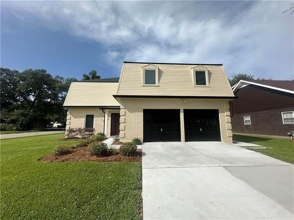 5600 DURBRIDGE Drive, New Orleans, LA 70131