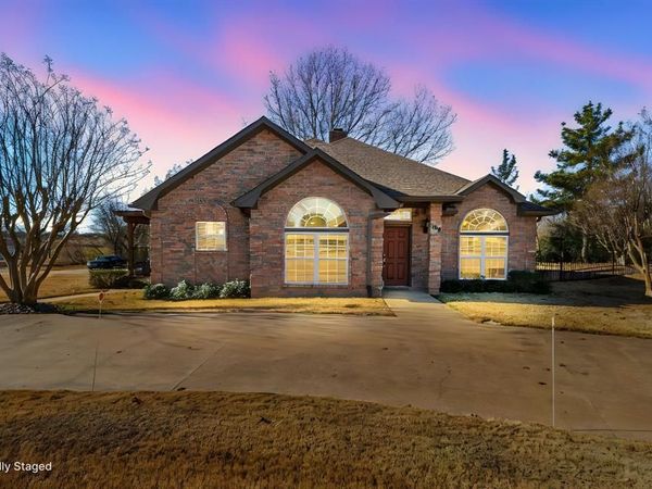 100 San Chez Drive, Lake Kiowa, TX 76240