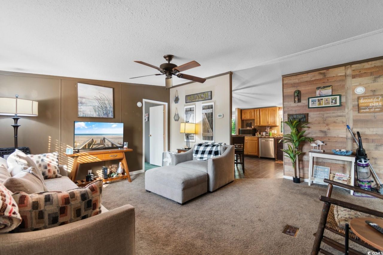 1038 Palm Dr. Photo 11