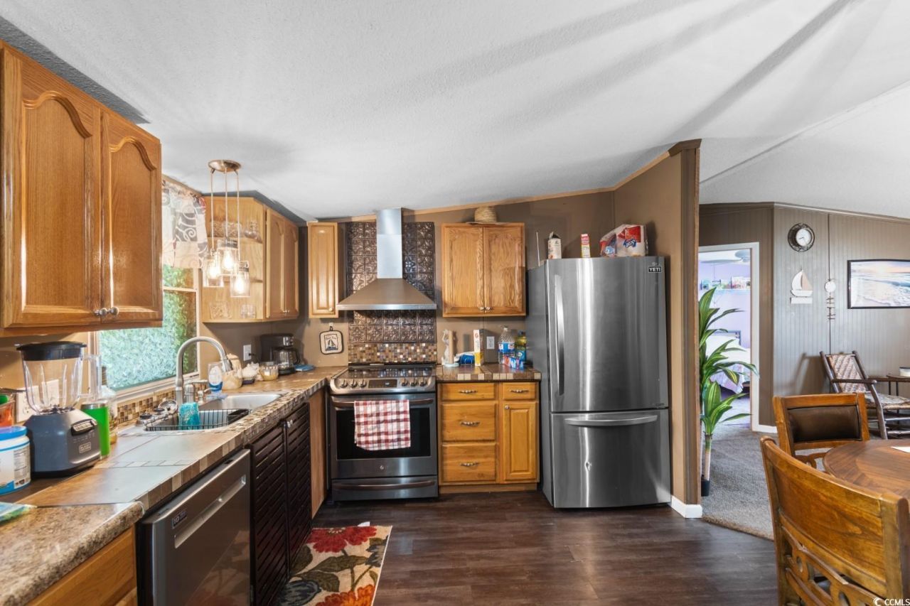 1038 Palm Dr. Photo 6