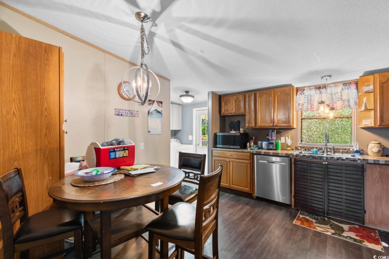 1038 Palm Dr. Photo 9