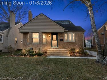 13365 Winchester Avenue, Huntington Woods, MI 48070