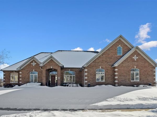 705 Willow Ct, Solon, IA 52333