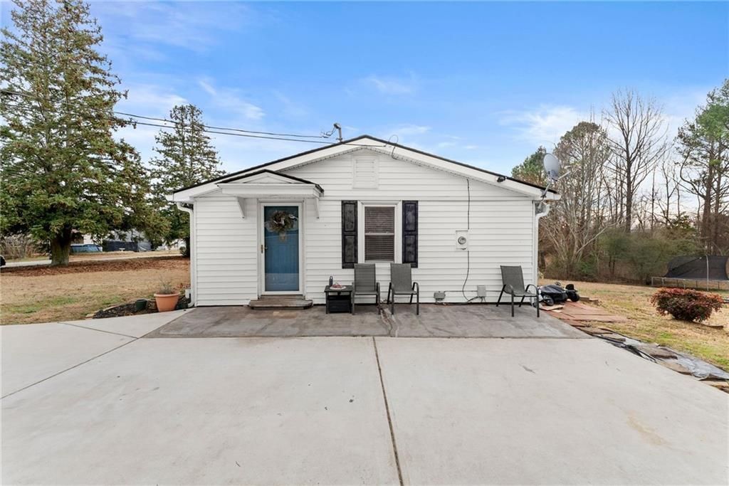 4539 Cash Drive, Flowery Branch, GA 30542 Main Photo