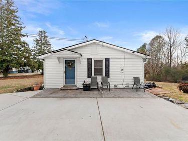 4539 Cash Drive, Flowery Branch, GA 30542