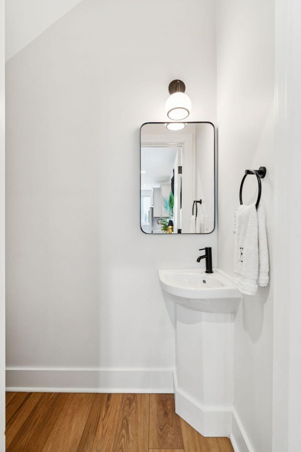 16 Cleveland Street Photo 10