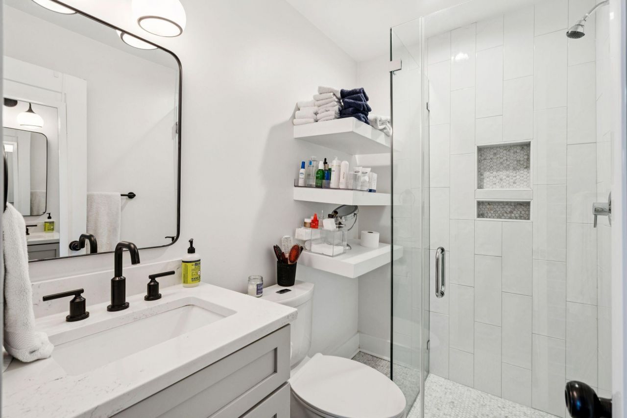 16 Cleveland Street Photo 13