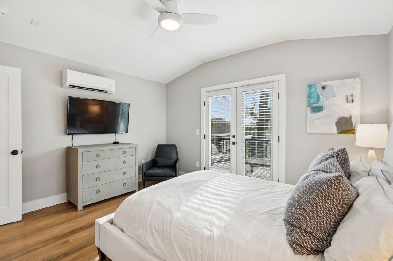 16 Cleveland Street Photo 19