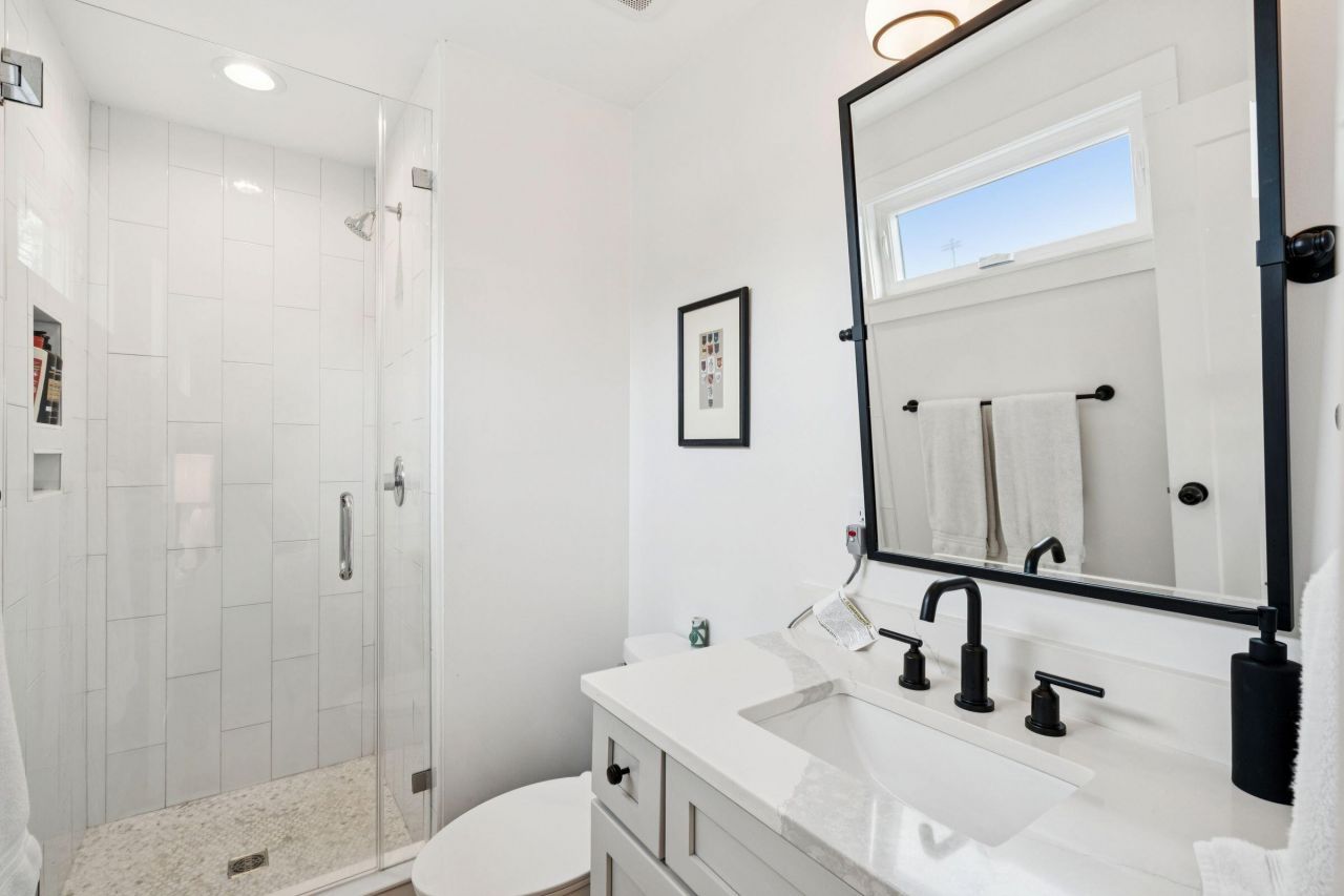 16 Cleveland Street Photo 22