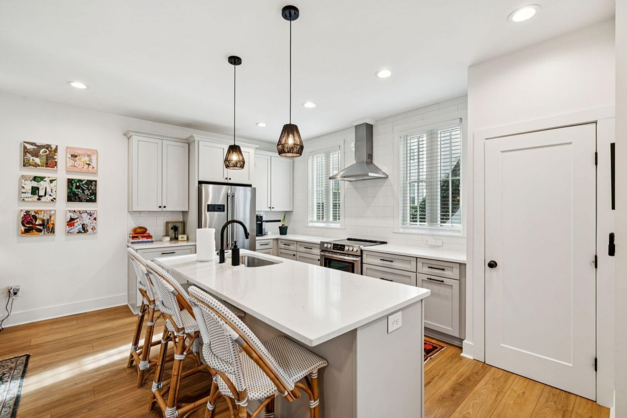 16 Cleveland Street Photo 4