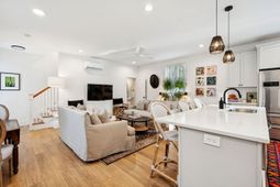 16 Cleveland Street photo 4