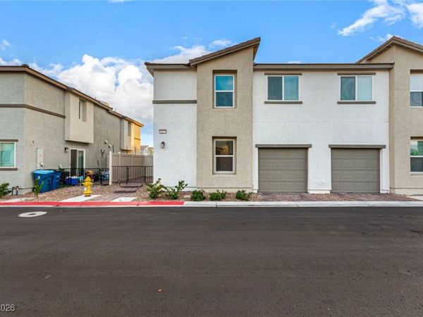 2833 Champagne Gold Avenue, North Las Vegas, NV 89086