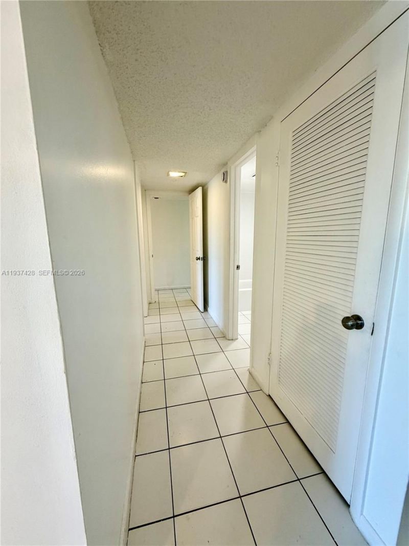 2320 S Cypress Bend Dr, Unit 305, Pompano Beach, FL 33069 Photo