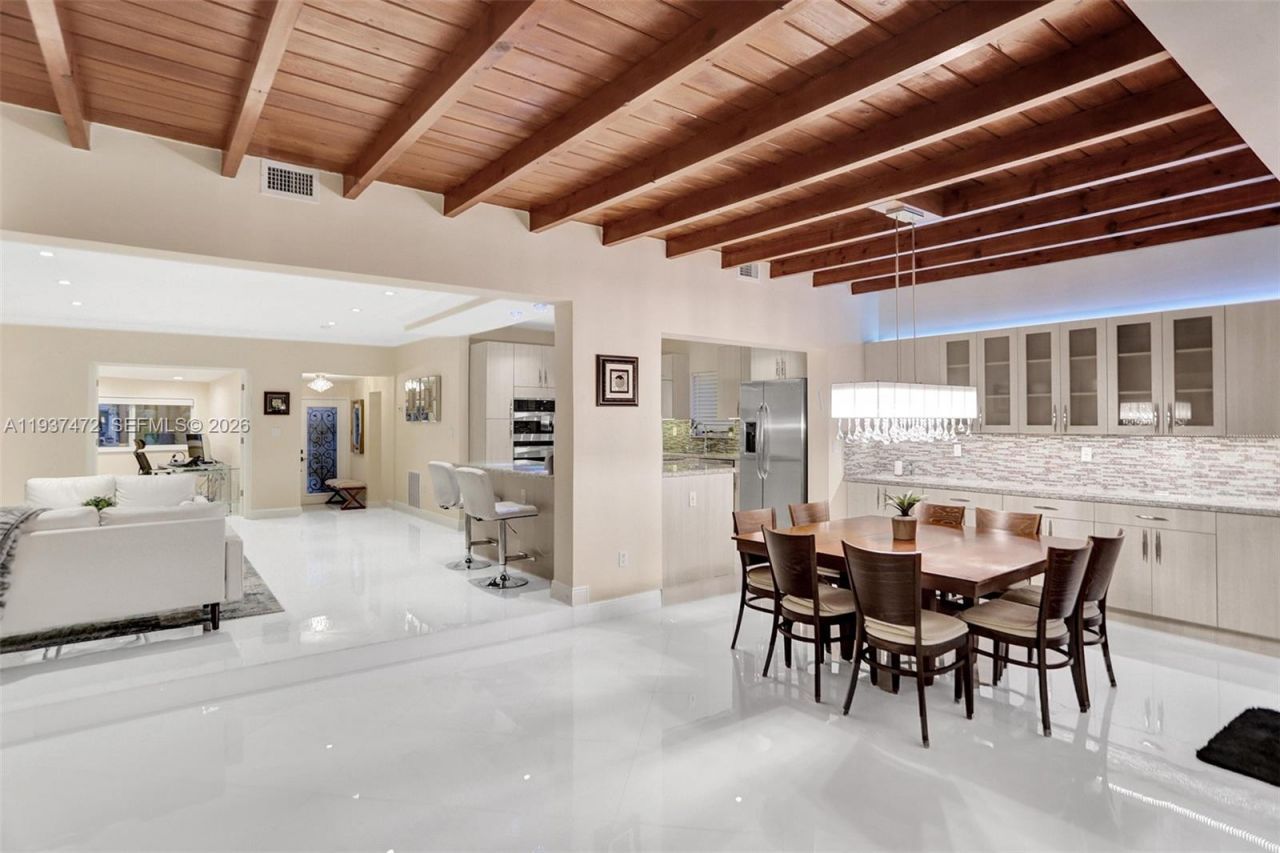 8843 Hawthorne Ave , Surfside, FL 33154 Photo