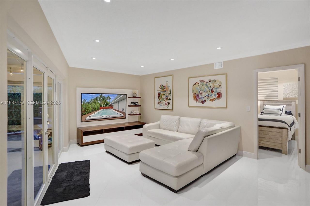 8843 Hawthorne Ave , Surfside, FL 33154 Photo