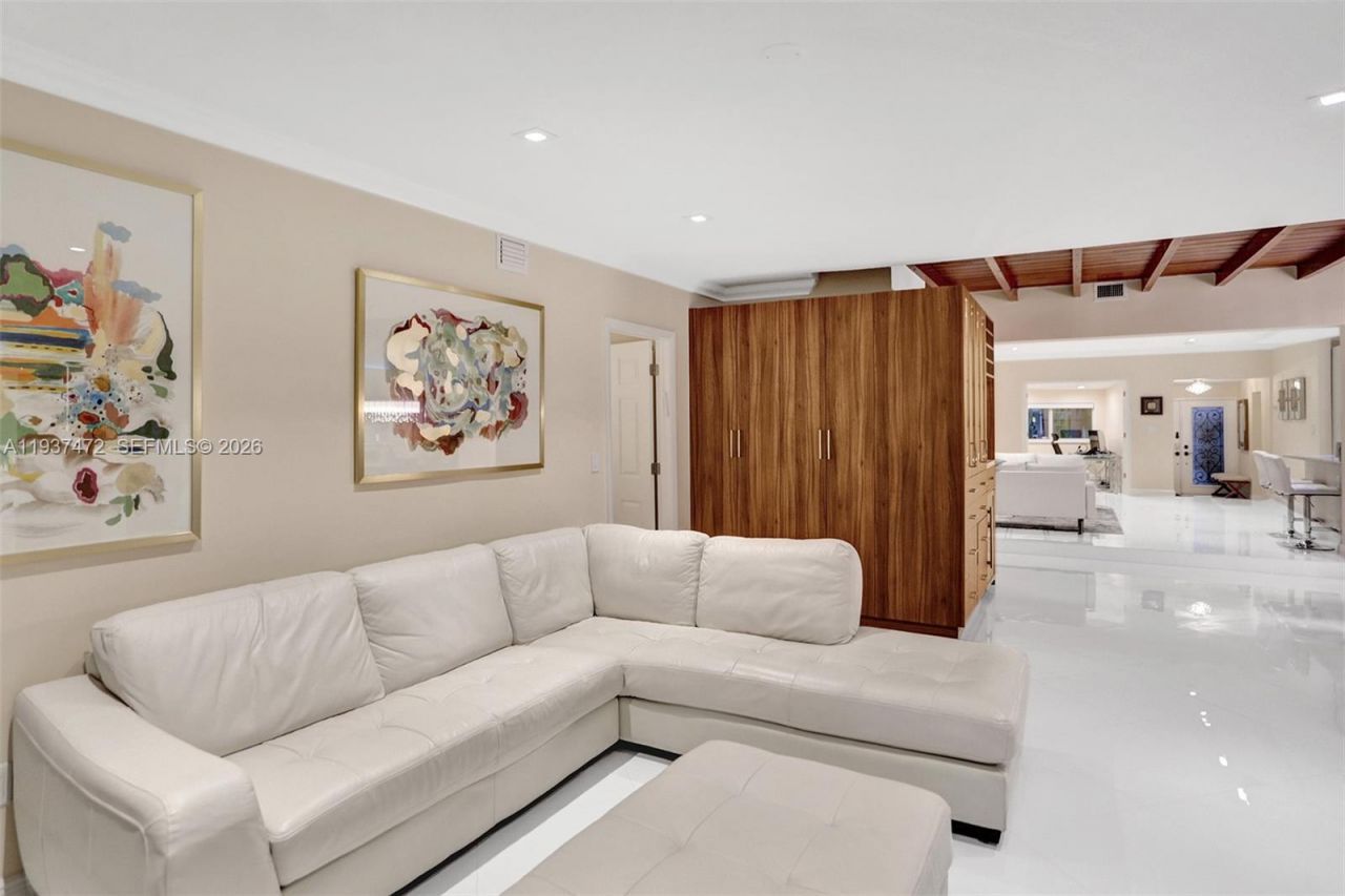 8843 Hawthorne Ave , Surfside, FL 33154 Photo