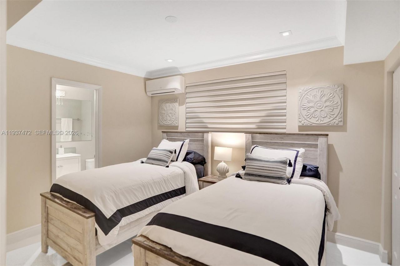 8843 Hawthorne Ave , Surfside, FL 33154 Photo