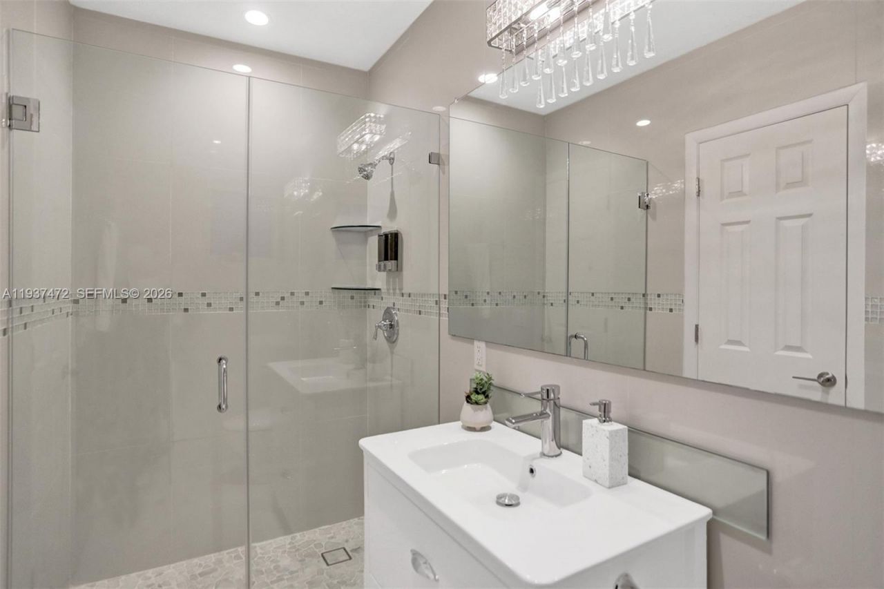 8843 Hawthorne Ave , Surfside, FL 33154 Photo