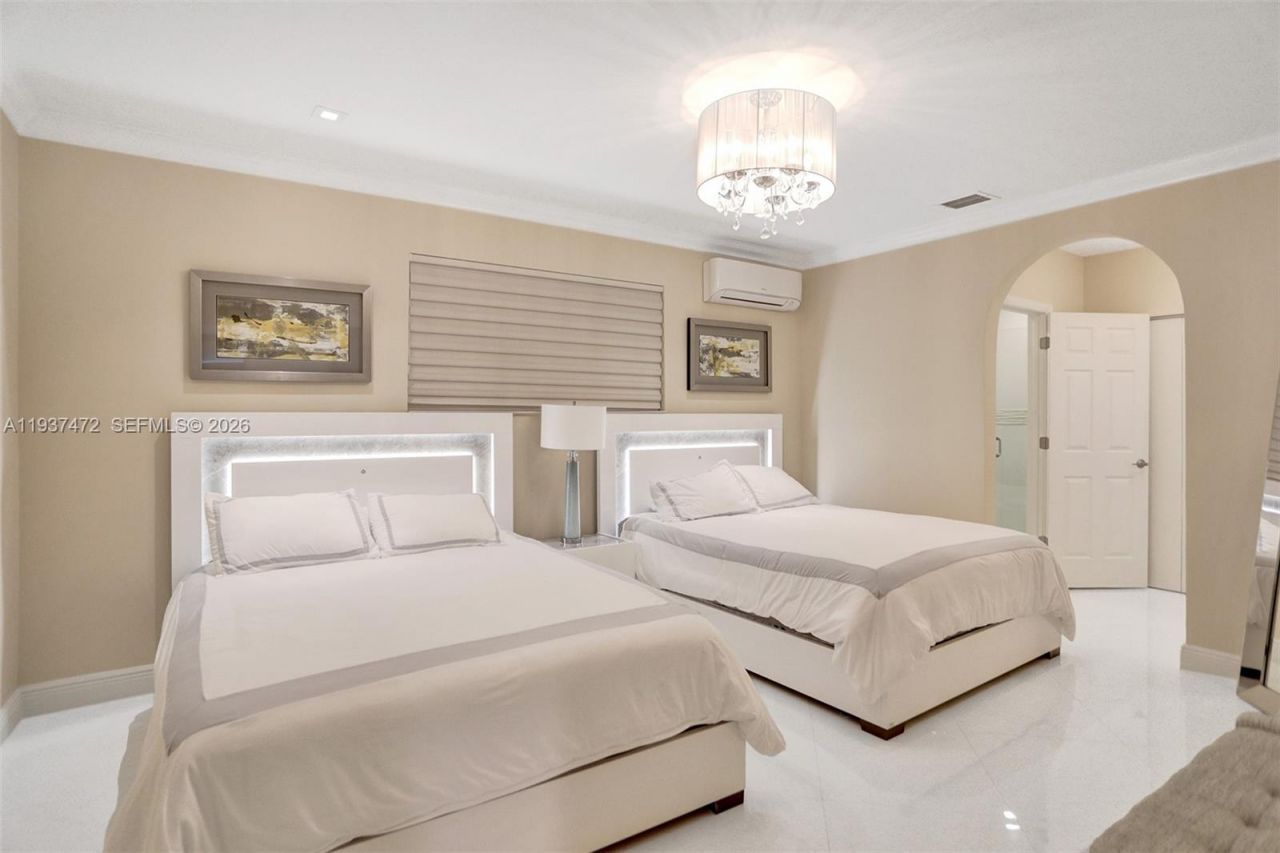 8843 Hawthorne Ave , Surfside, FL 33154 Photo