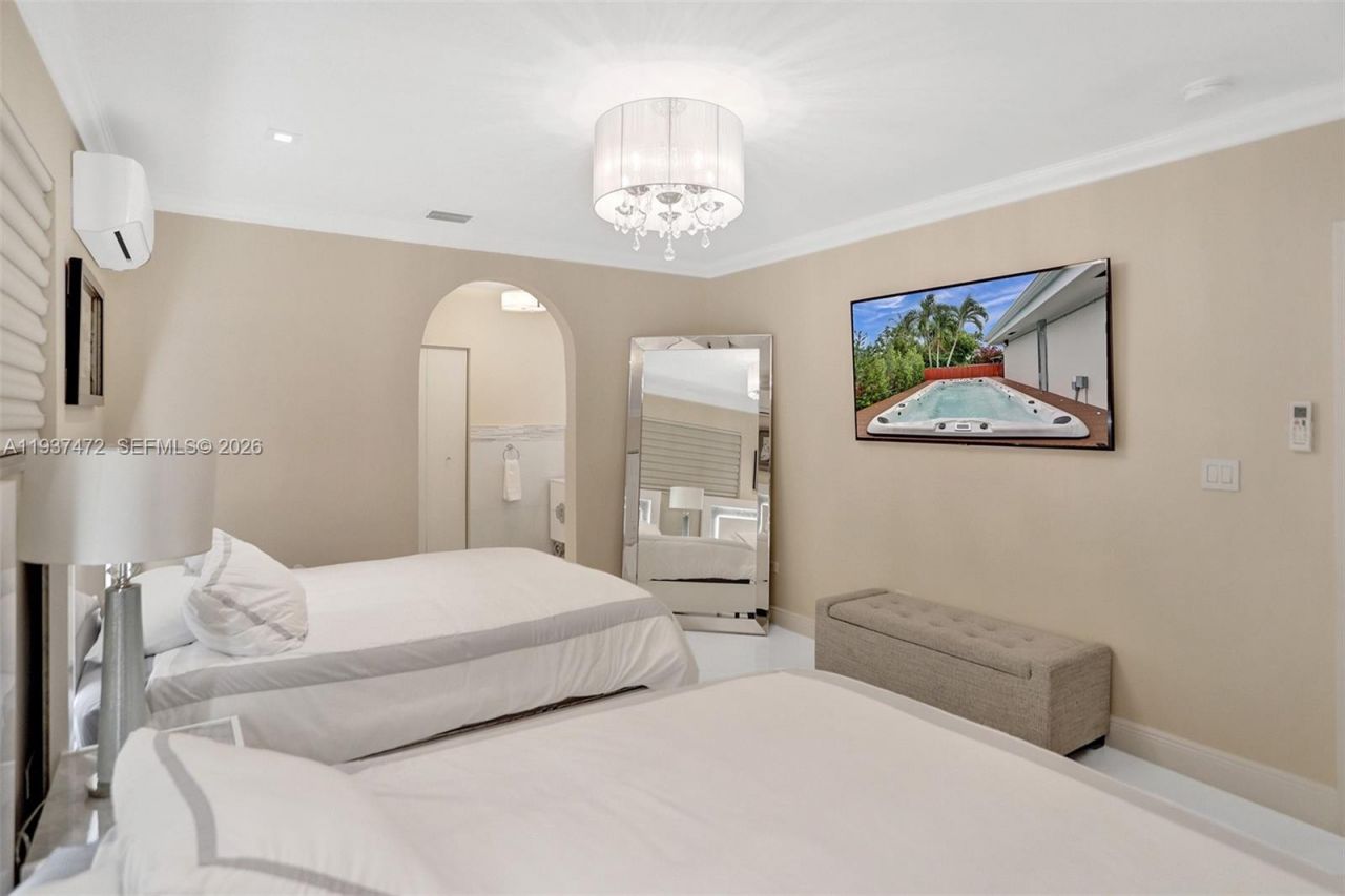 8843 Hawthorne Ave , Surfside, FL 33154 Photo